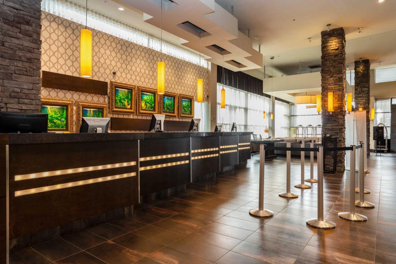 Sandman Signature Vancouver Airport Hotel&resort 4*