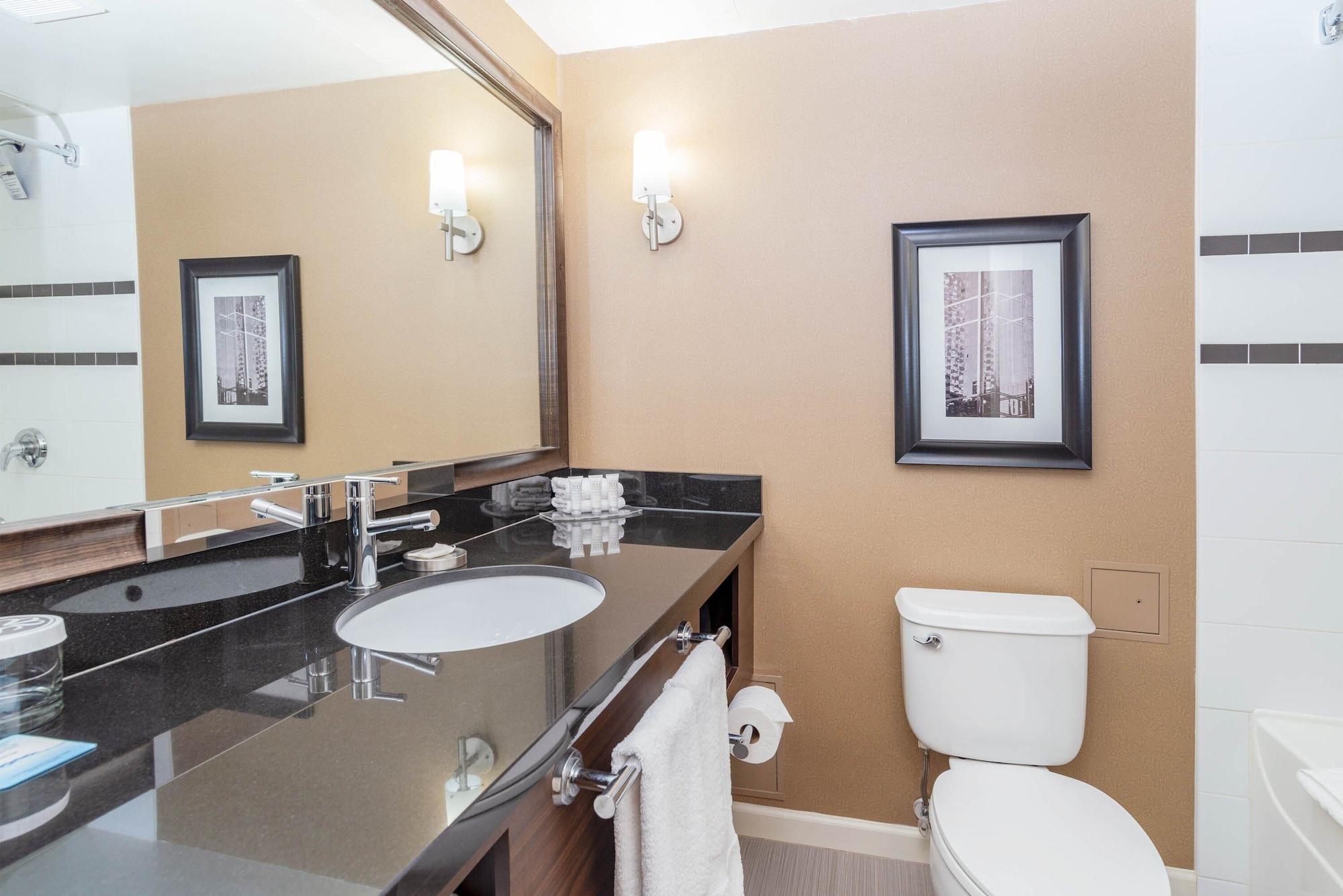 Sandman Signature Vancouver Airport Hotel&resort 4*