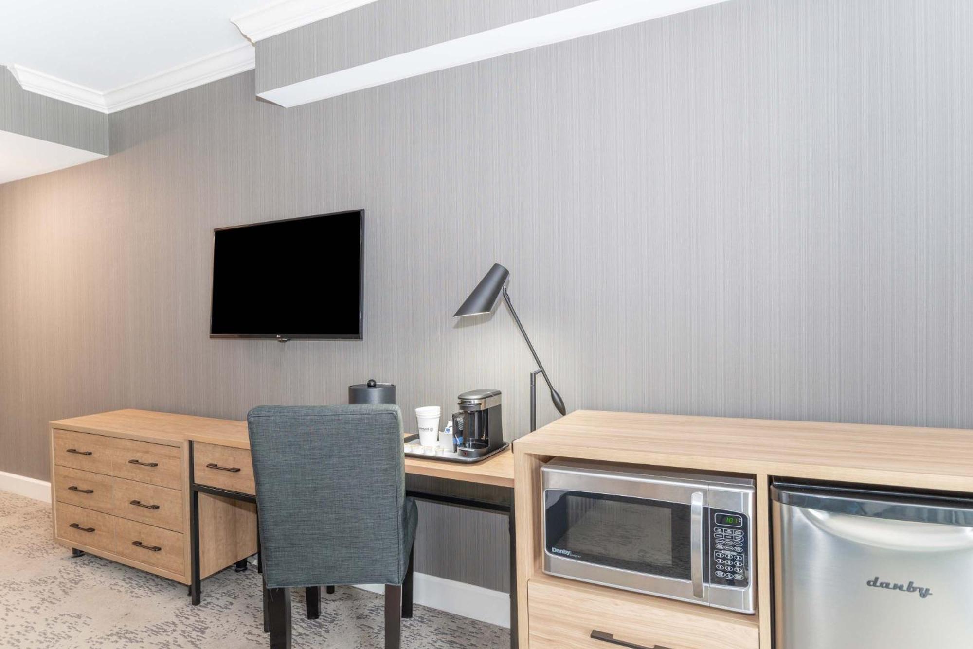 Sandman Signature Vancouver Airport Hotel&resort