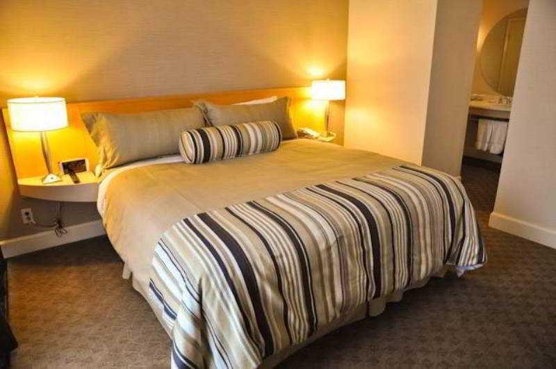 Sandman Signature Vancouver Airport Hotel&resort Hotel