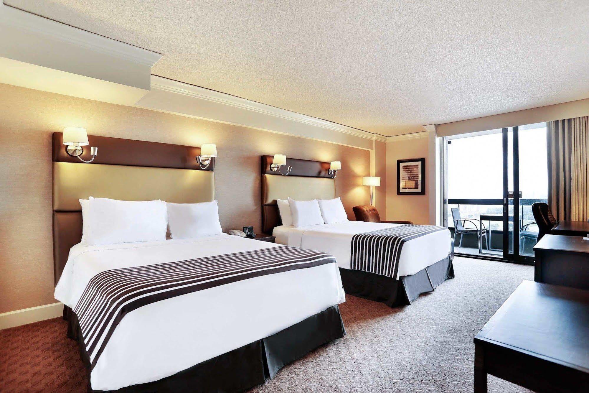 Hotel Sandman Signature Vancouver Airport Hotel&resort 4*