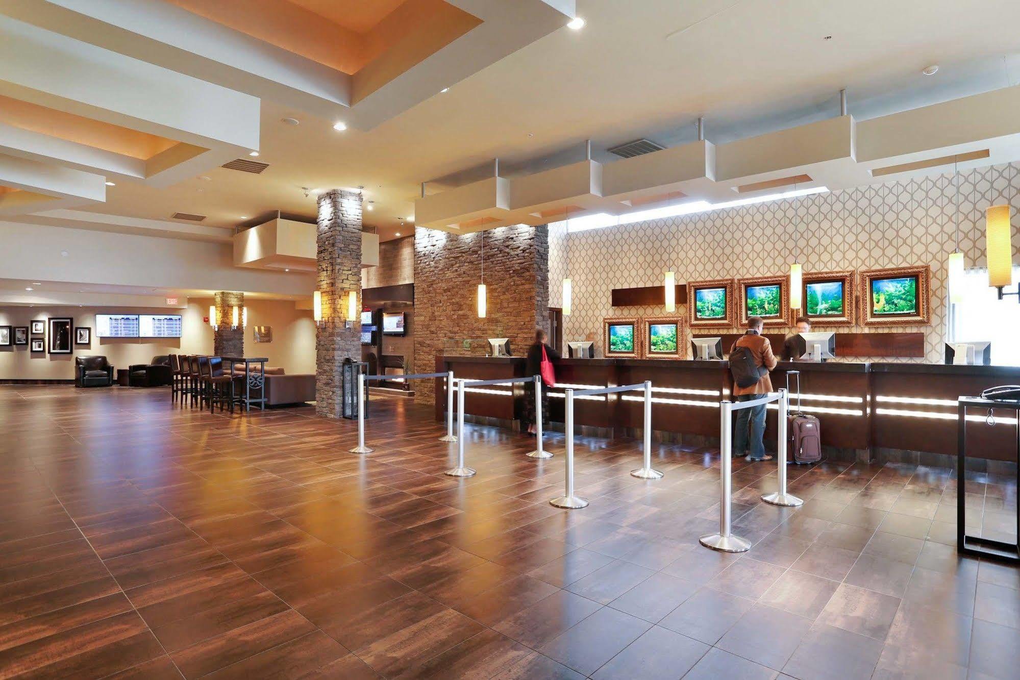 Sandman Signature Vancouver Airport Hotel&resort Hotel